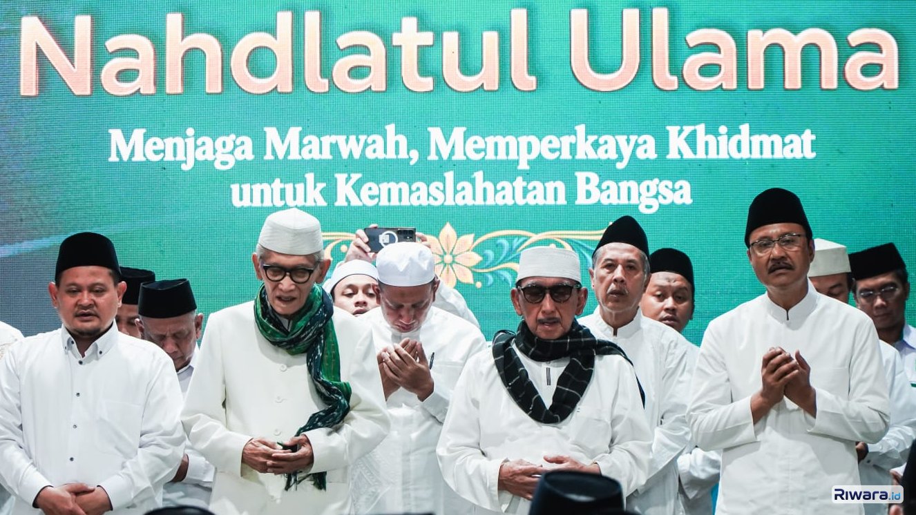 Rais Aam PBNU KH Miftachul Akhyar saat memimpin doa bersama dan istighosah di Pondok Pesantren Bahrul Ulum Tambakberas Jombang